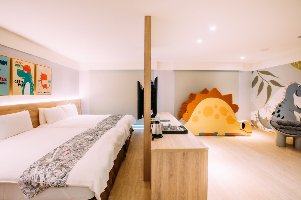 Superior Quadruple Room, 2 Double Beds, Bathtub photo 3