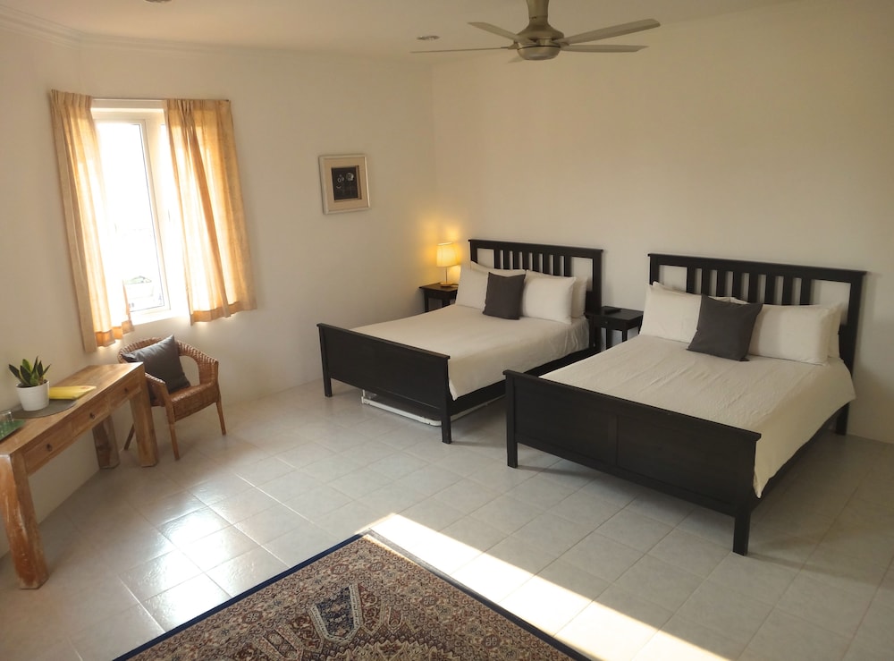 Family Room, Multiple Beds photo 3