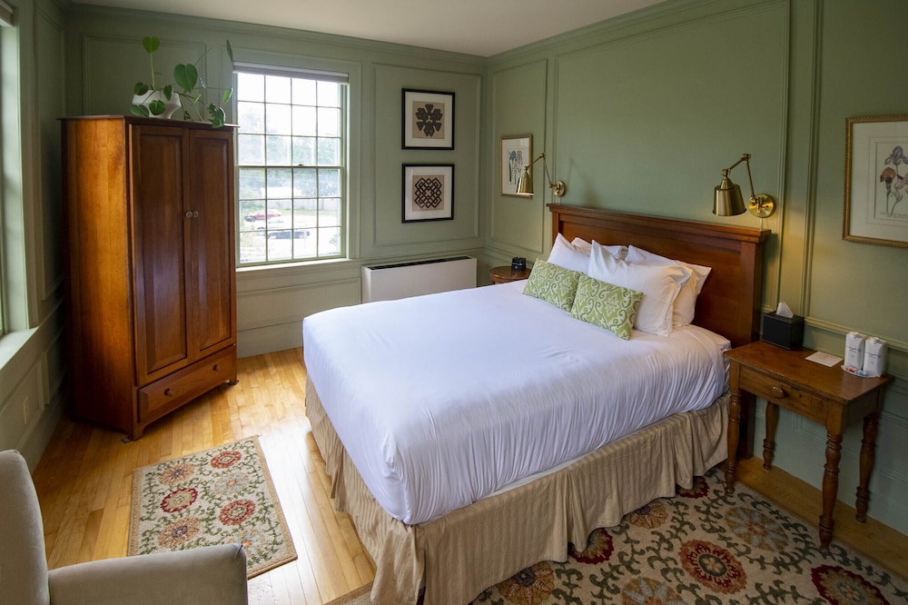 21 - Battell Room
