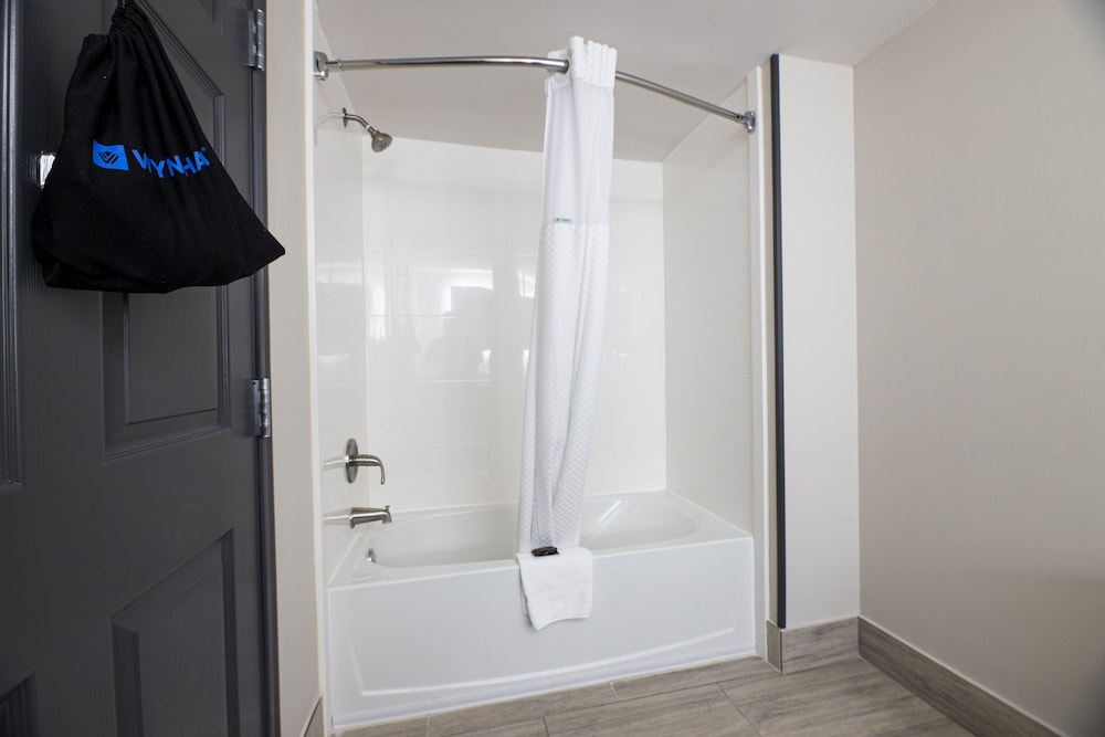 Suite, 1 King Bed, Accessible, Non Smoking - Photo 6