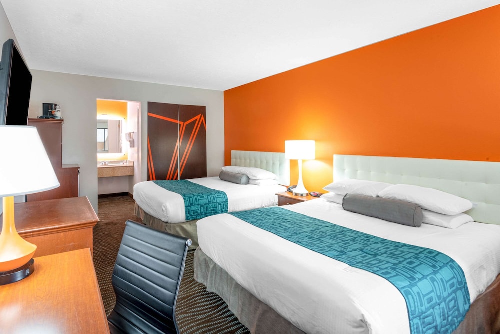 Standard Room, 2 Queen Beds - Photo 1