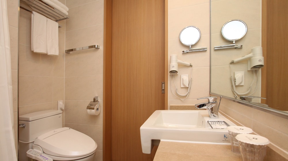 [Jeju Beer PKG] Triple Room + 1 can of beer + 2 Gamgyul Chips + Late Check out 1 hour photo 2