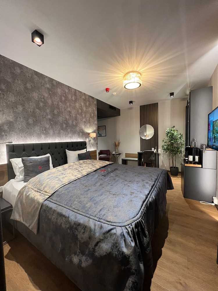 Deluxe Suite photo 1