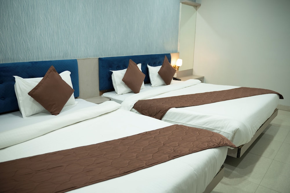 Premium Twin Room - Photo 3