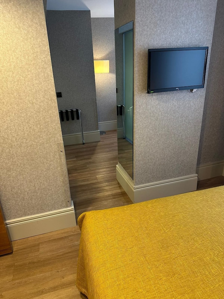Family Room, 1 King Bed with Sofa bed, Non Smoking photo 2