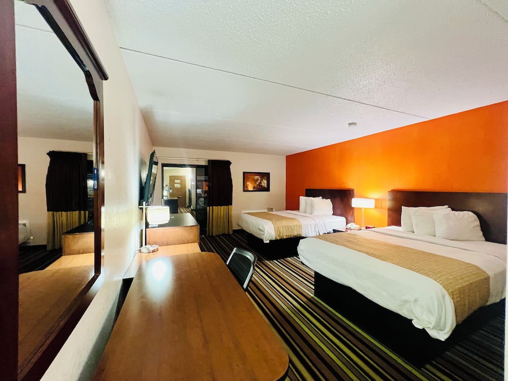 Deluxe Studio, 2 Queen Beds, Non Smoking (Efficiency) - Photo 3