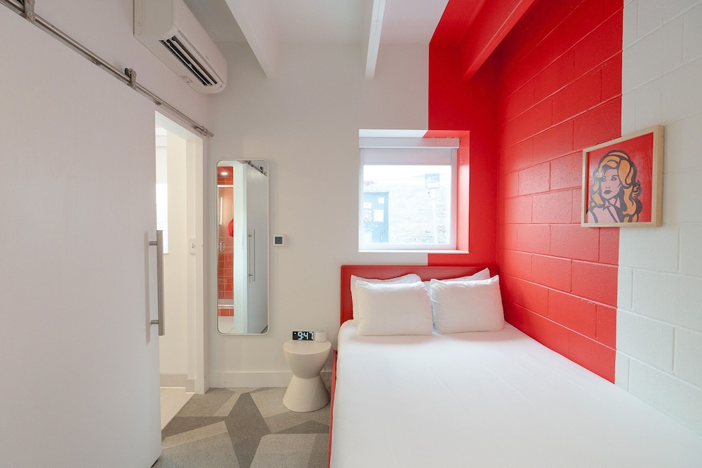 Room 113: Cozy Full