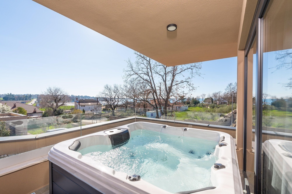 Villa photo 1