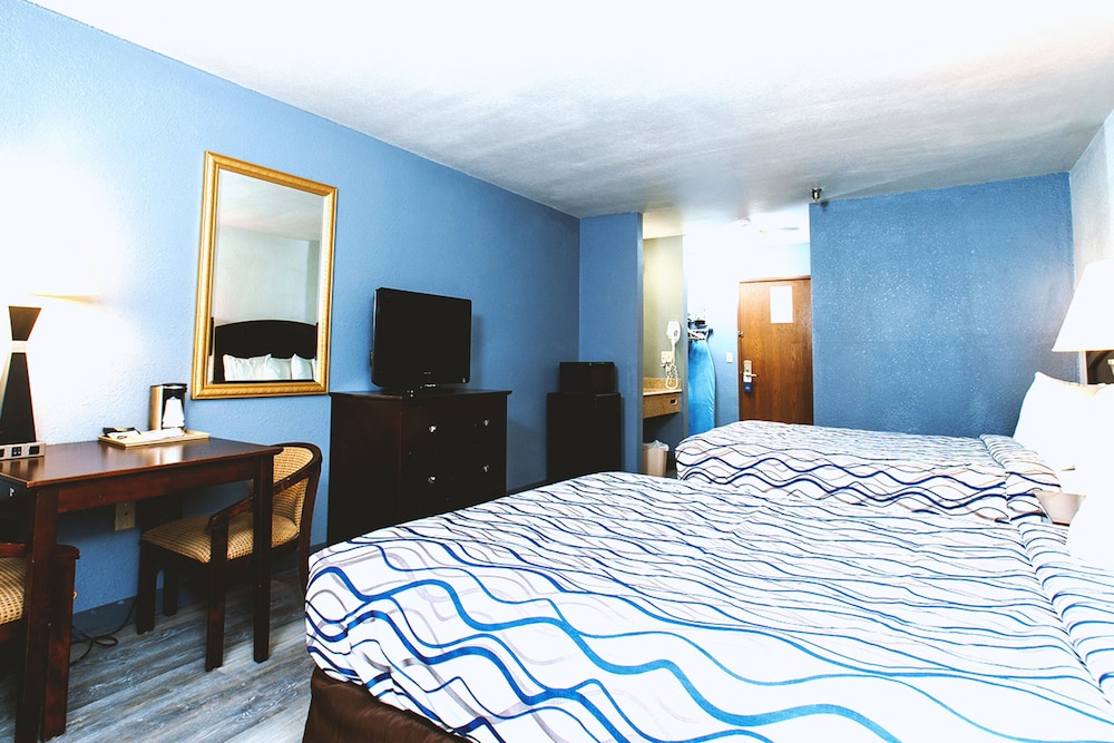 Comfort Room, 2 Queen Beds, Non Smoking - Photo 4