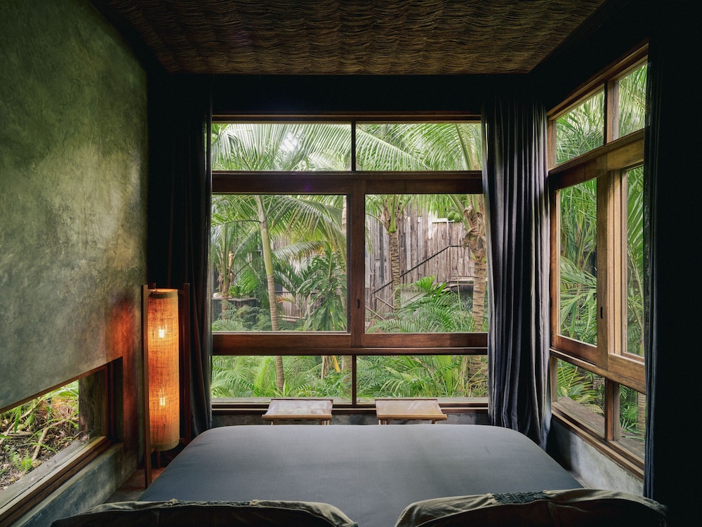 Suite (Air Suite with Plunge Pool)