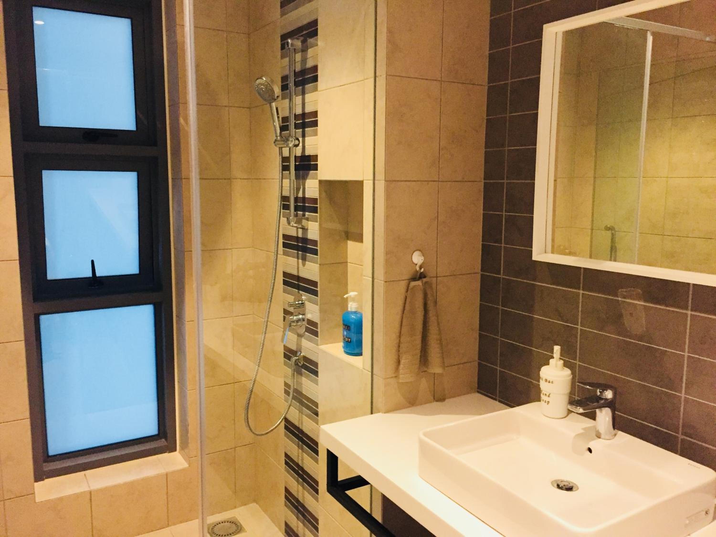Apartment with Shower