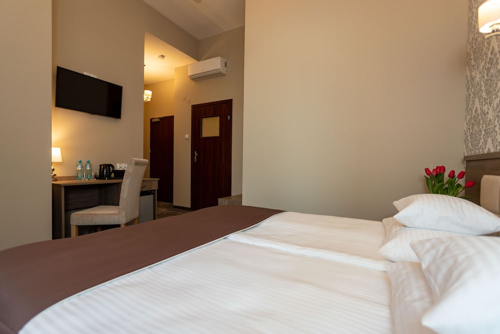 Standard Double Room - Photo 12