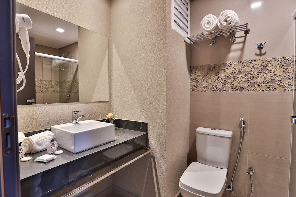 Standard Double Room, 1 King Bed - Photo 3