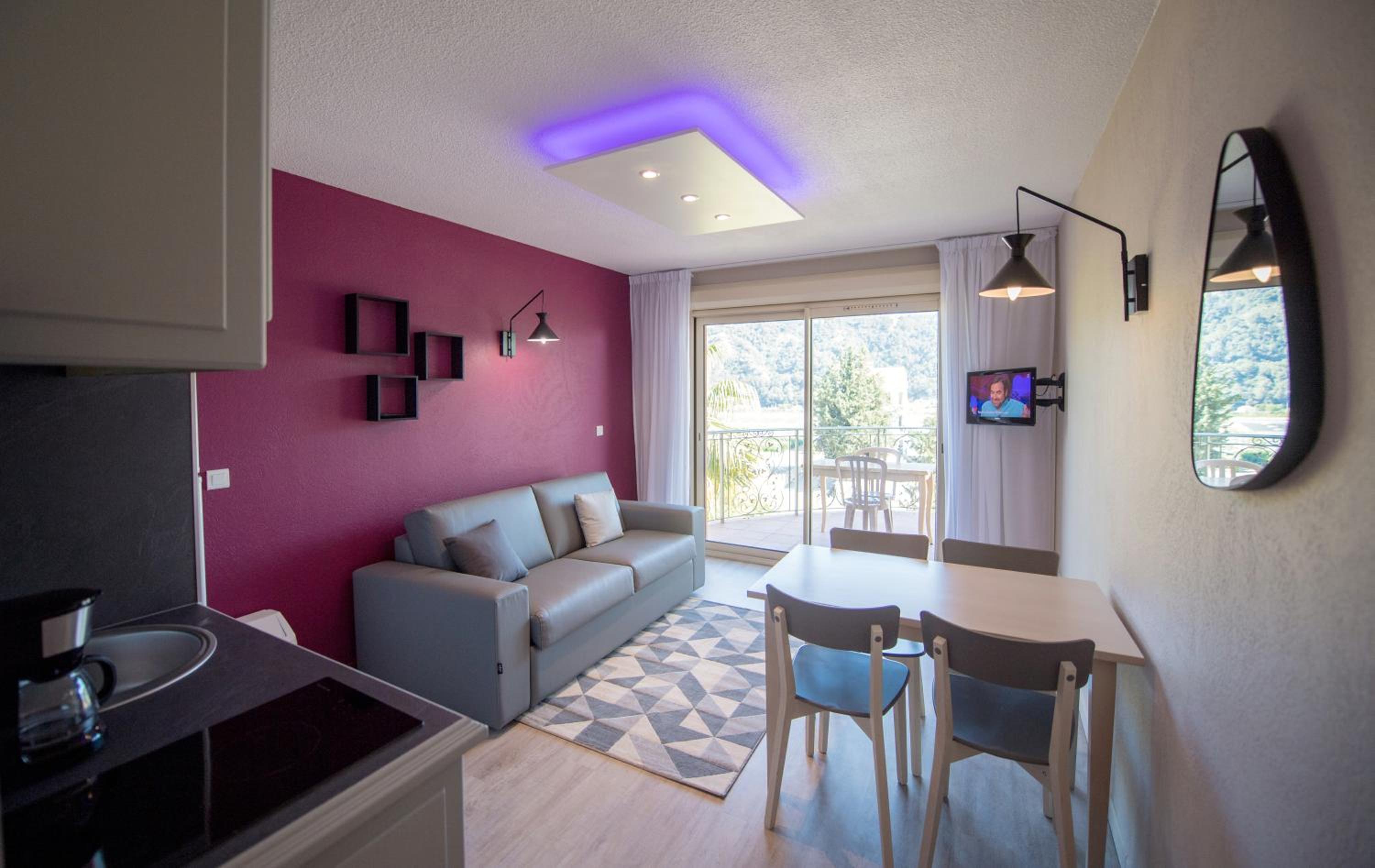 1 Bedroom + Living Room Apartment 2 People photo 2