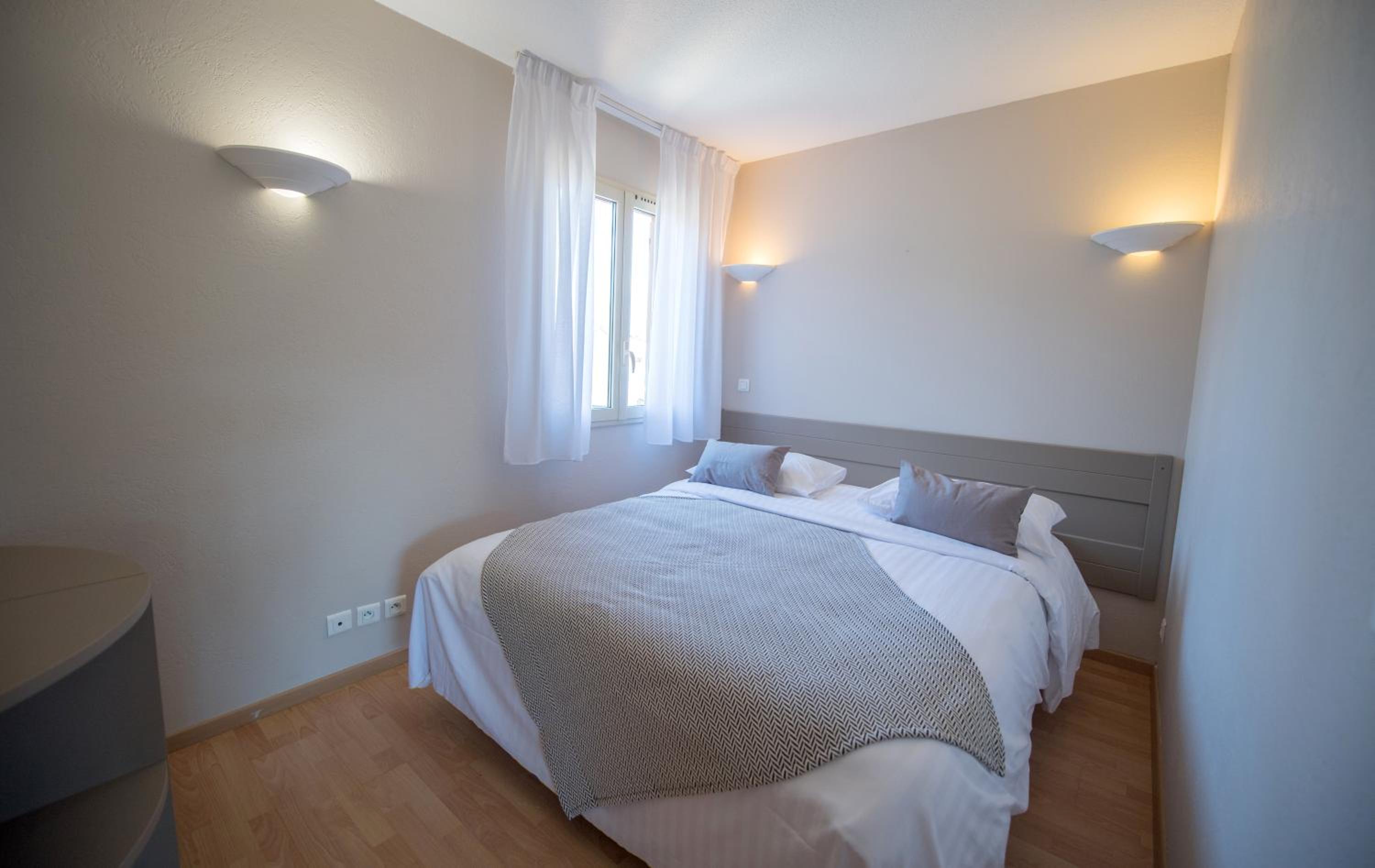 2 Bedroom + Living Room Apartment 5 People photo 1