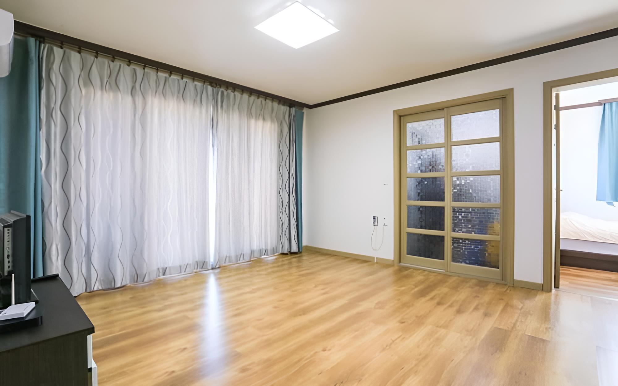 Room (1-1) photo 2