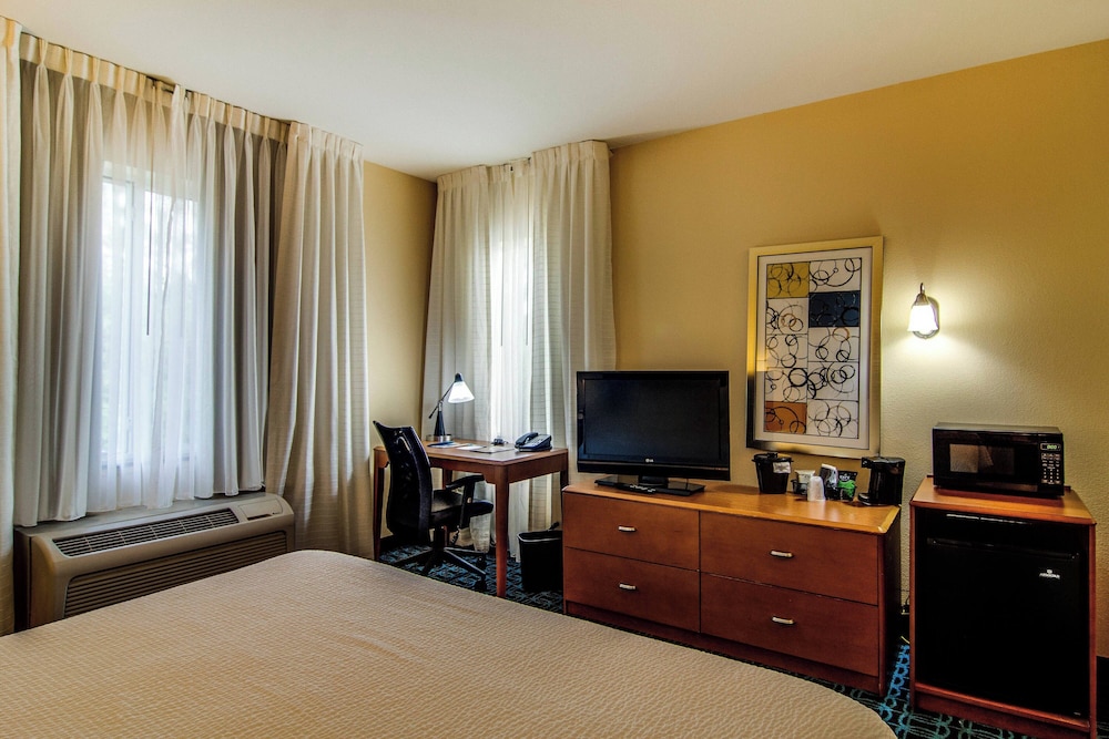 Room, 1 King Bed (Hearing Accessible) - Photo 1