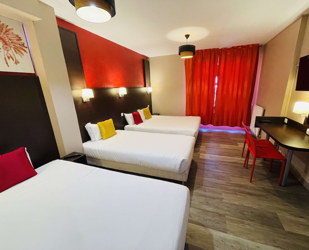 Standard Room, Multiple Beds - Photo 2