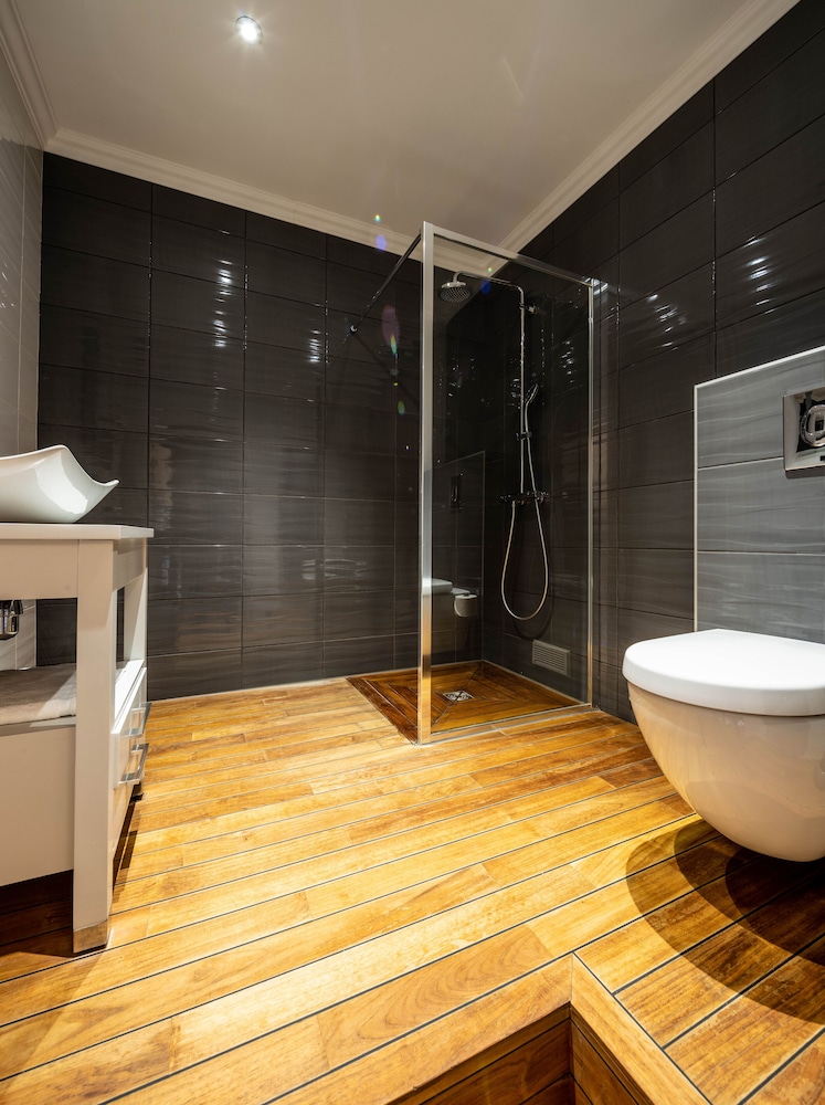 Standard Double Room, Non Smoking - Photo 6