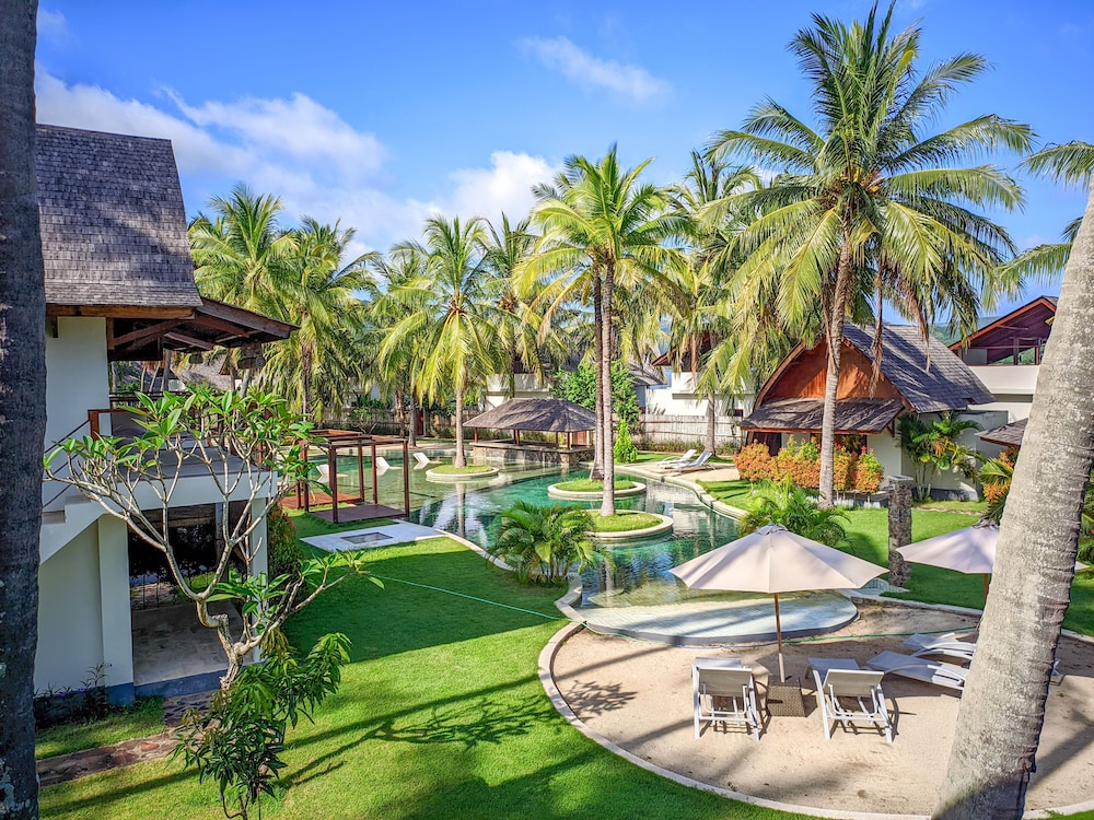 Standard Room, 1 King Bed, Pool View