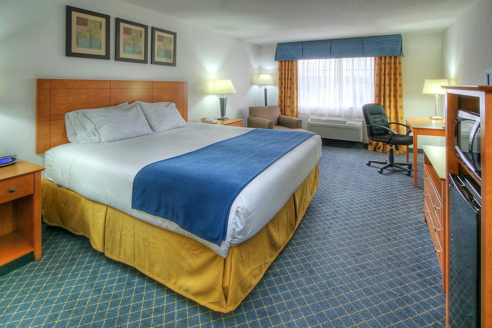 Studio Suite, 1 King Bed, Non Smoking - Photo 2