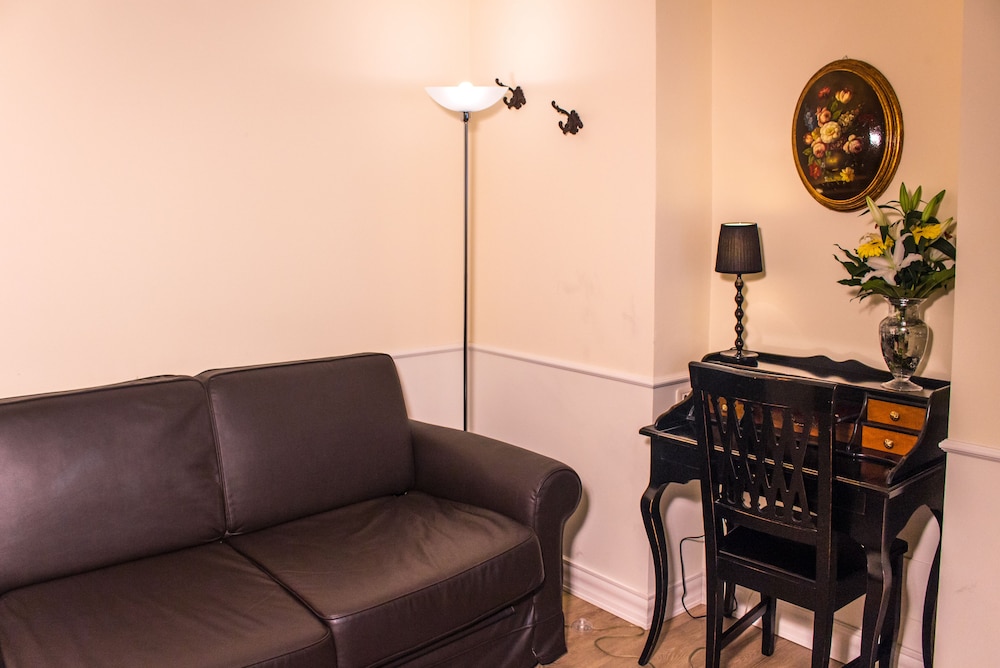 Comfort Family Room photo 3