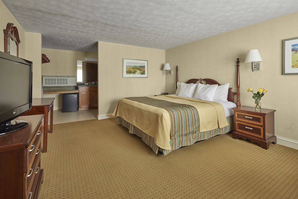 Deluxe Room, King Bed photo 3