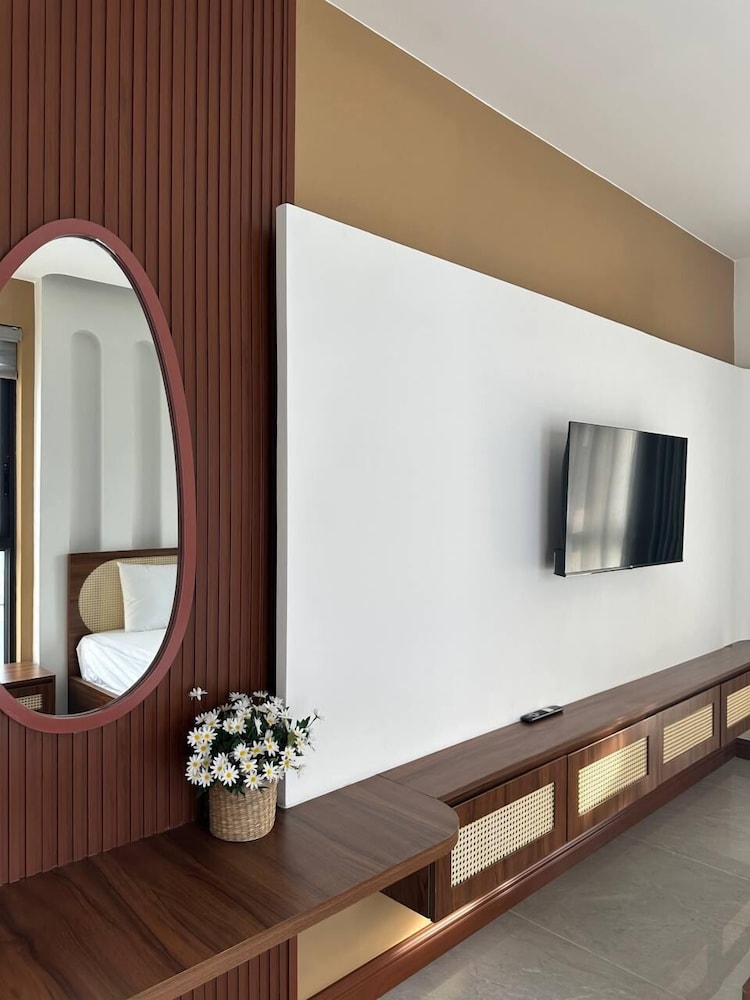 Deluxe Double Room, Balcony, Partial Ocean View