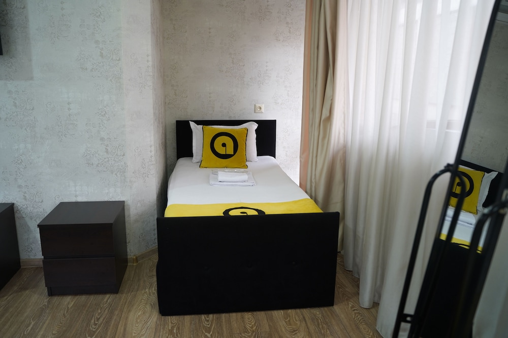 Basic Quadruple Room photo 3