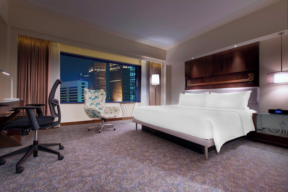 1 King Bed, Premier Guest Room