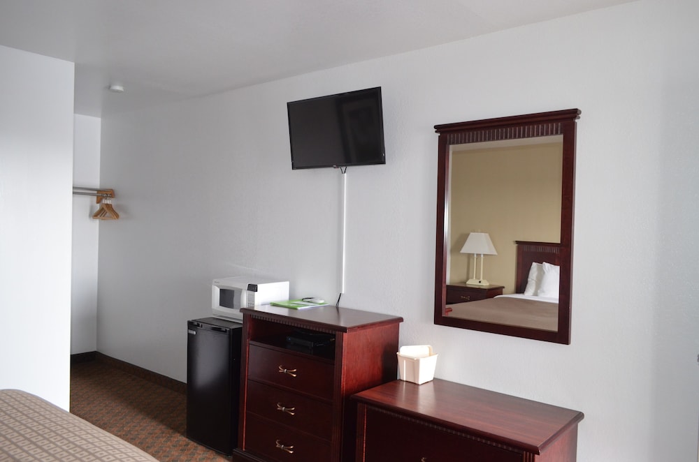 Standard Room, 2 Queen Beds, Smoking photo 3