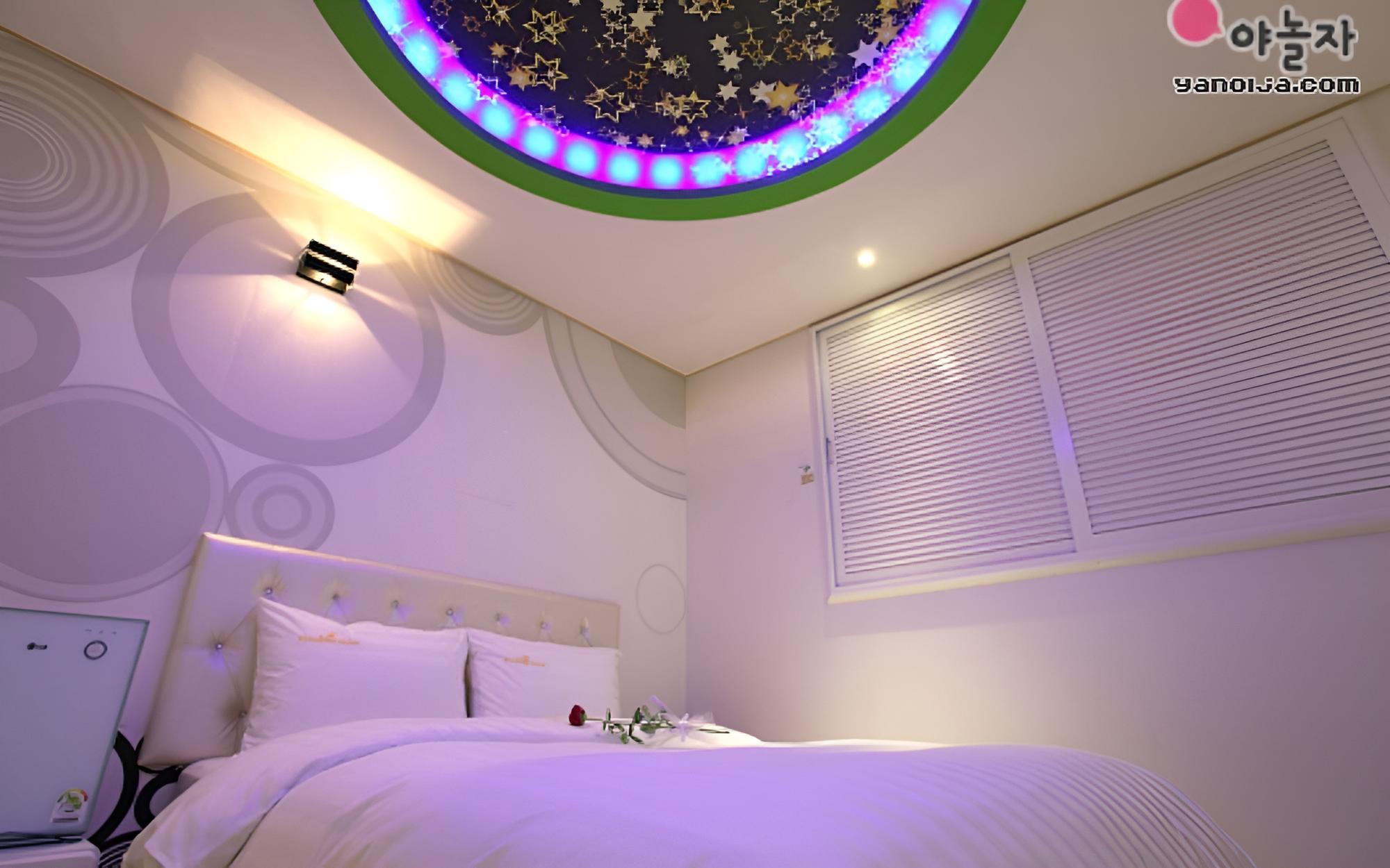 Room (Double Bed (Netflix Styler)) photo 3