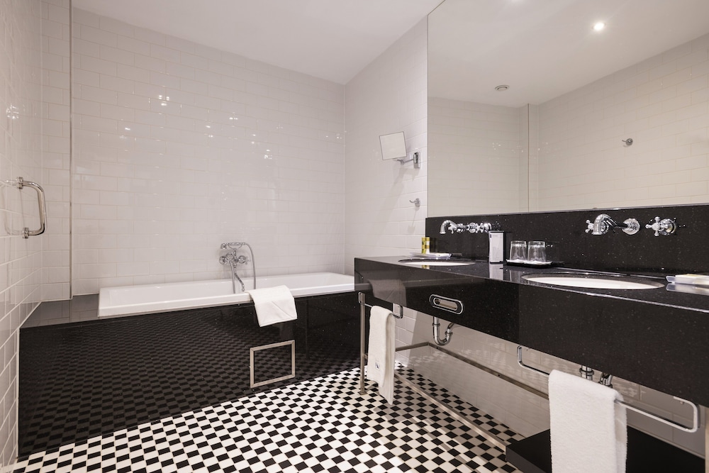 Superior Double or Twin Room (Single Use) photo 3