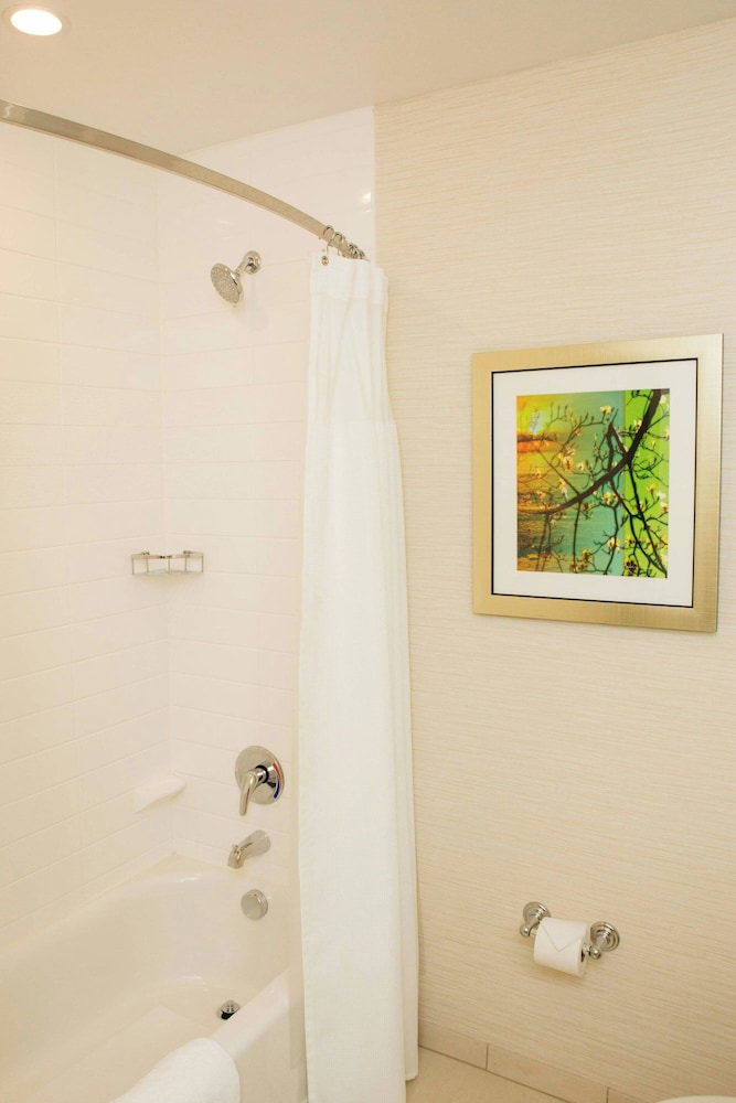 Room, 2 Queen Beds (Mobility Accessible, Tub) photo 3