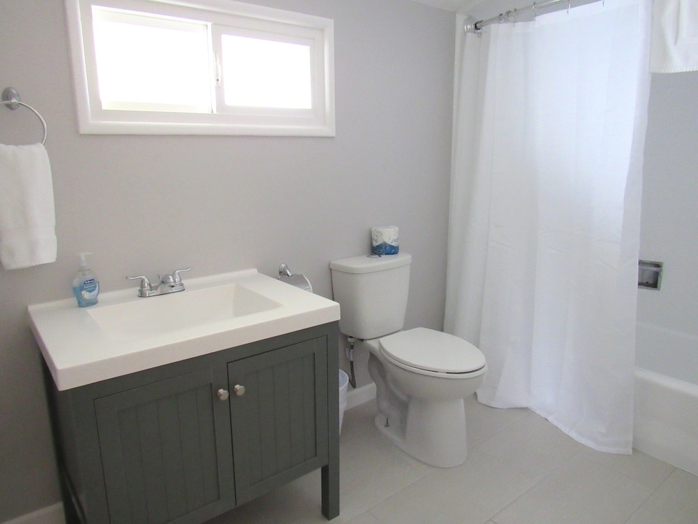 Basic Room, 2 Queen Beds photo 2