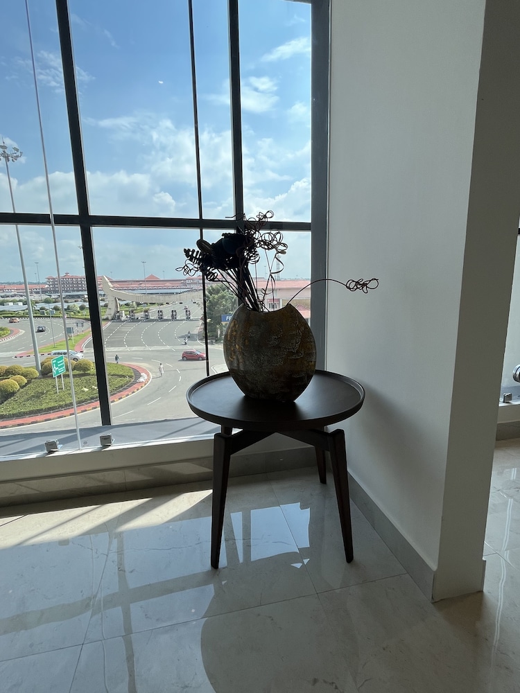 PRESIDENCY AIRPORT VIEW SUITE with Free Airport Pickup/Drop - Photo 6