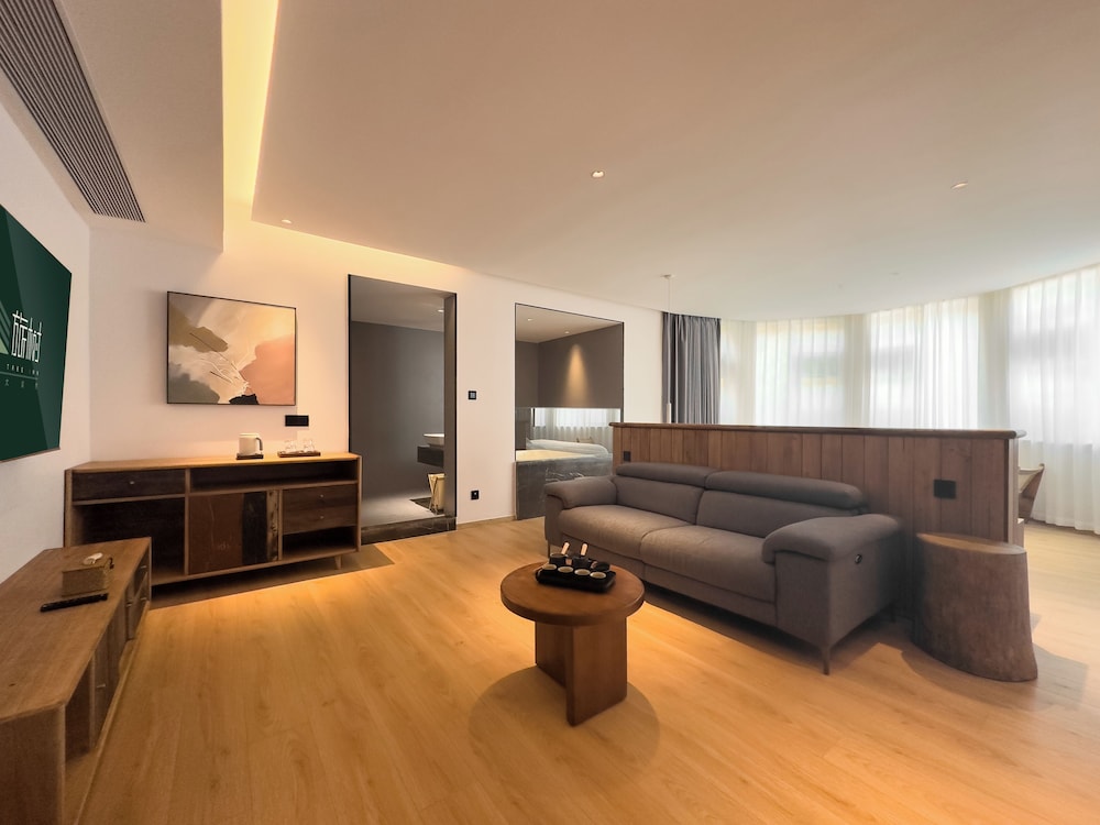 Panoramic Twin Room, 1 King Bed, Private Bathroom, Hill View photo 1