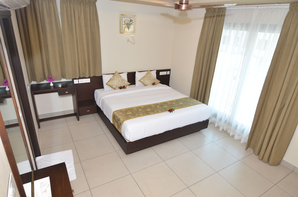 Deluxe Apartment, 1 King Bed, City View photo 1