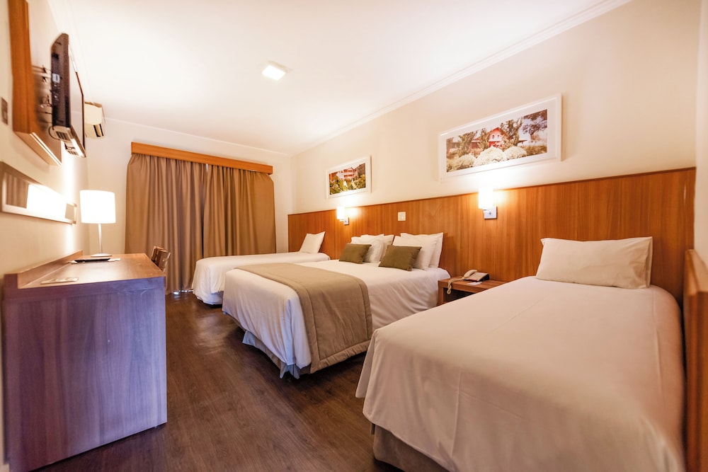 Deluxe Triple Connecting Room photo 3