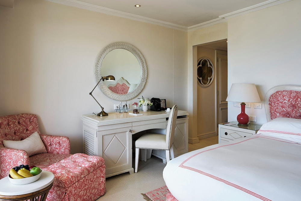 Luxury Sea Facing Room (King/Twin) - Photo 8