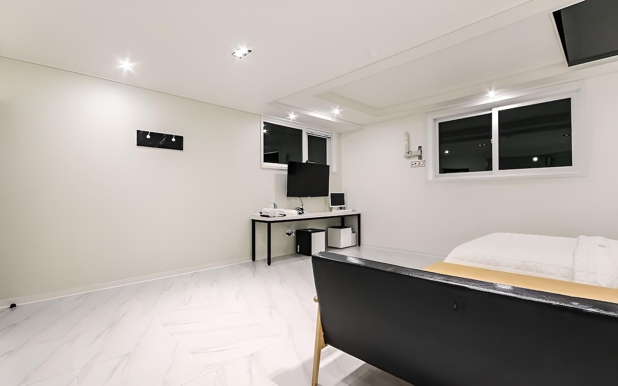 Room (Suite Bathtub (Netflix available/sys)
