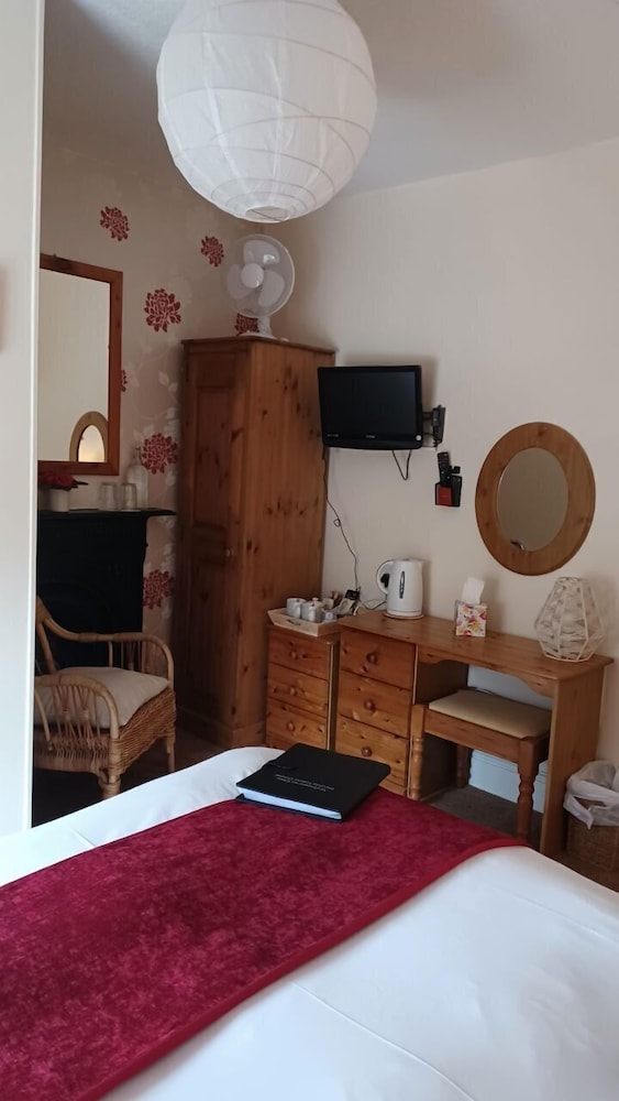 Basic Double Room, Ensuite (Room 1) photo 2