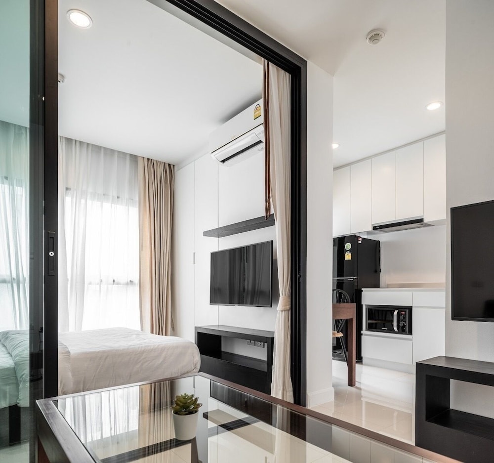Exclusive Apartment, 1 Queen Bed photo 2