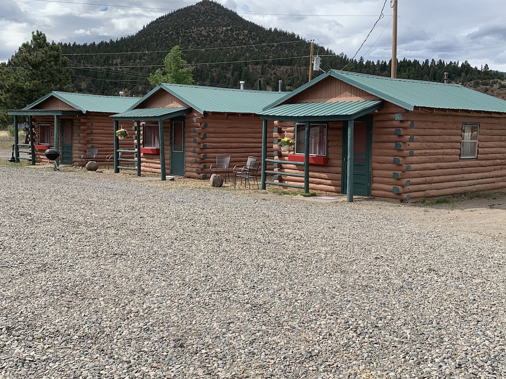 Romantic Cabin, 1 Bedroom, Kitchen, Mountain View photo 2