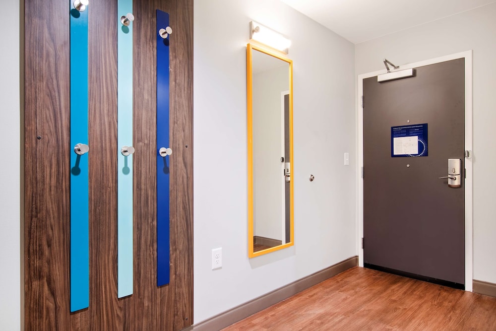 Room, 1 King Bed, Accessible (Roll-In Shower) - Photo 2