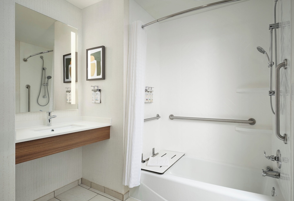Standard Room, 1 King Bed, Mobility Accessible (Top Floor) - Photo 2