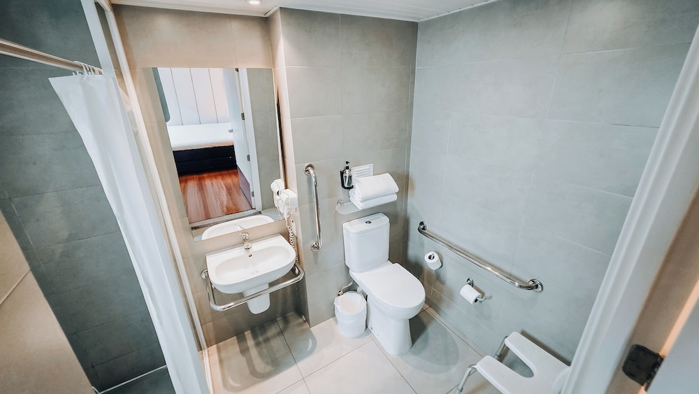 Room, 1 Queen Bed, Accessible photo 2