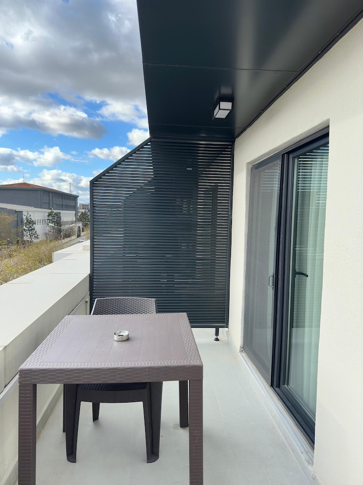 Room, 1 Double Bed, Balcony (Garden Floor) - Photo 4