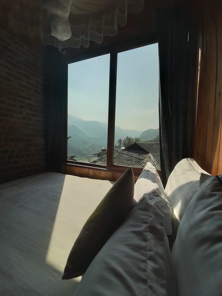 Deluxe Room, 1 King Bed, Non Smoking, Mountain View - Photo 10