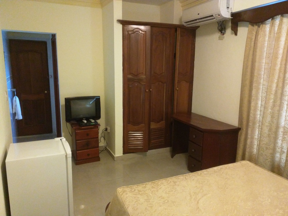 Basic Room, 1 Queen Bed photo 3